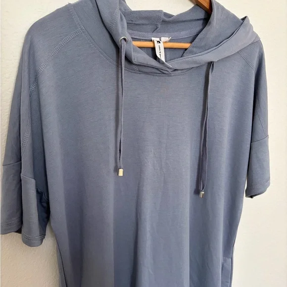 Cable & Gauge Short-Sleeve Hooded Mini Dress in Slate Blue - Picture 3 of 4